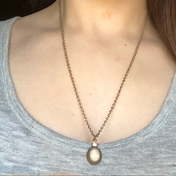 Golden necklace with pendant - Picture 1 of 2